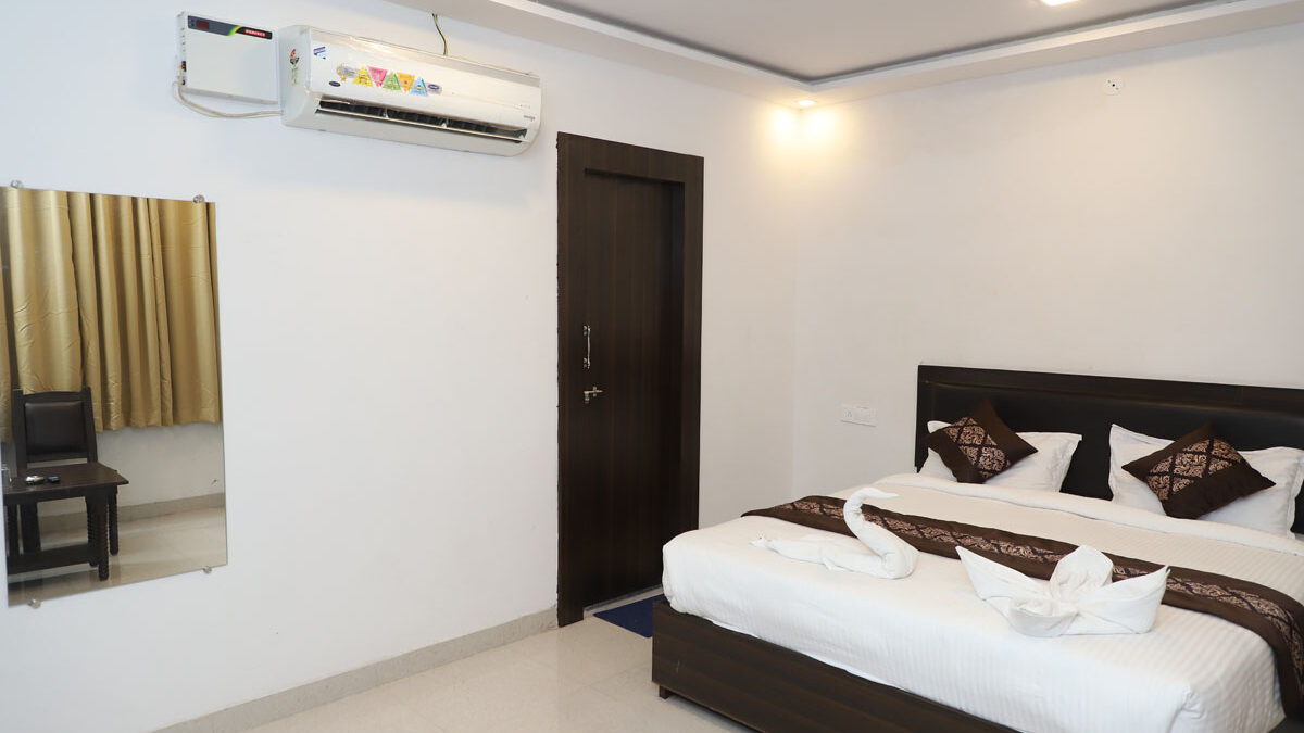Hotel Sunrise Palace - Best Luxury Stay in Pushkar